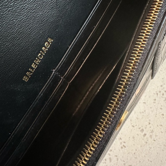 Balenciaga Hourglass Shiny Mock-Croc Black Chain Wallet - Picture 4 of 16